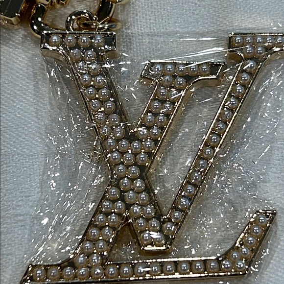 🌟GOLD BAG CHARM 🌟 - Picture 3 of 5